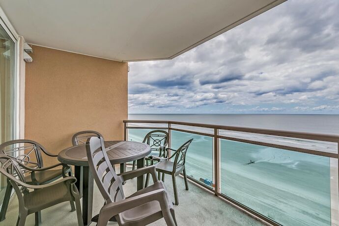 Imagen general del Hotel Bahama Sands by Condo-World. Foto 1