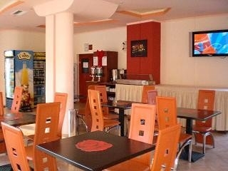 Imagen del bar/restaurante del Hotel Bahami. Foto 2
