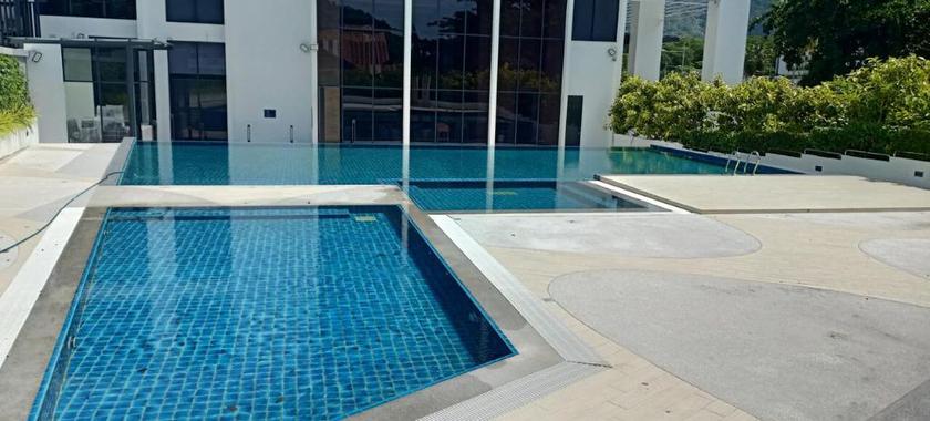 Imagen de la piscina del Hotel Bahang Bay. Foto 12