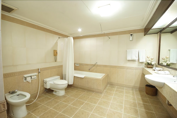 Imagen de la habitación del Hotel Bahari Inn Tegal. Foto 17