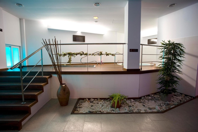 Imagen de la piscina del Hotel Bahia Almuñecar. Foto 15