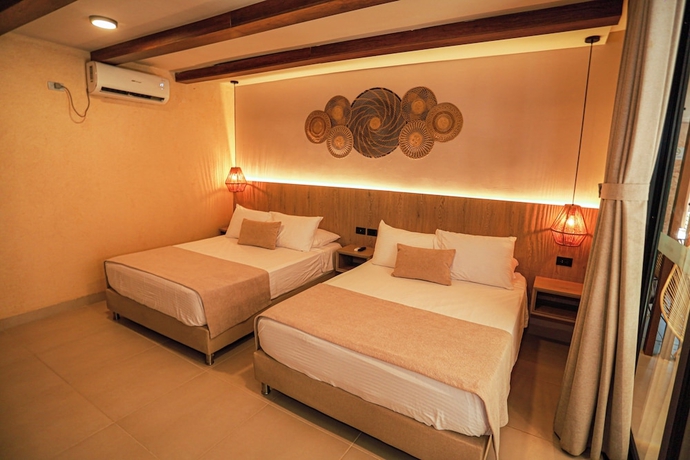 Imagen de la habitación del Hotel Bahia Azul Cove&ntilde;as. Foto 7