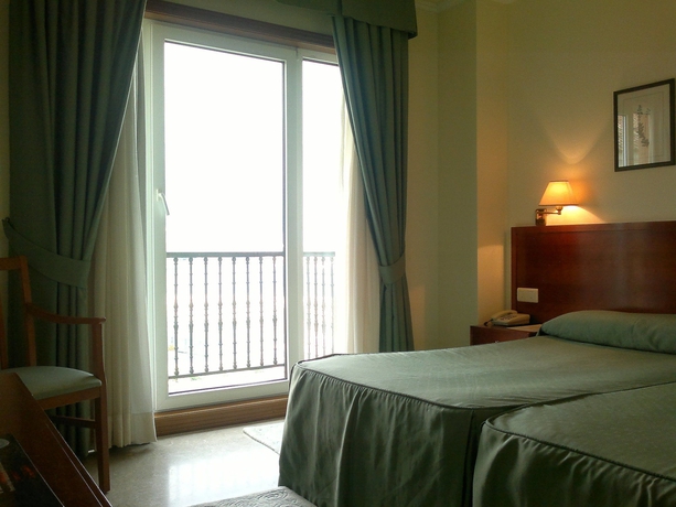 Imagen de la habitación del Hotel Bahia Bayona. Foto 6