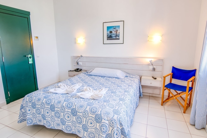 Imagen de la habitación del Hotel Bahia, Calan Bosch. Foto 7