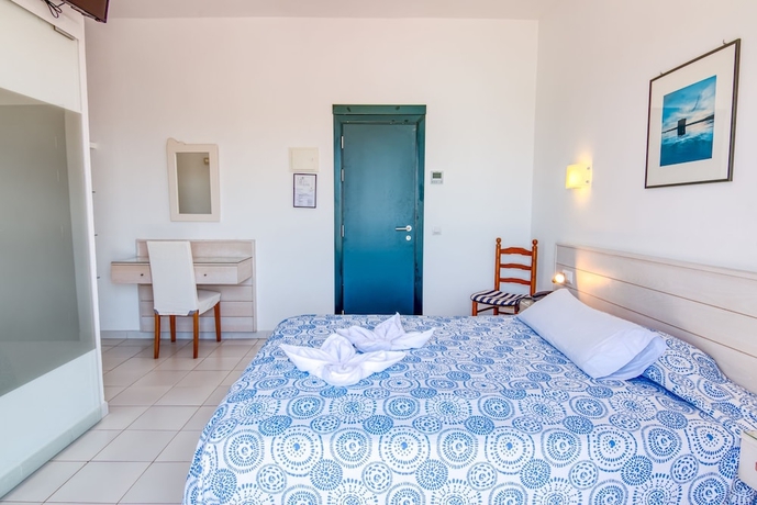 Imagen de la habitación del Hotel Bahia, Calan Bosch. Foto 10