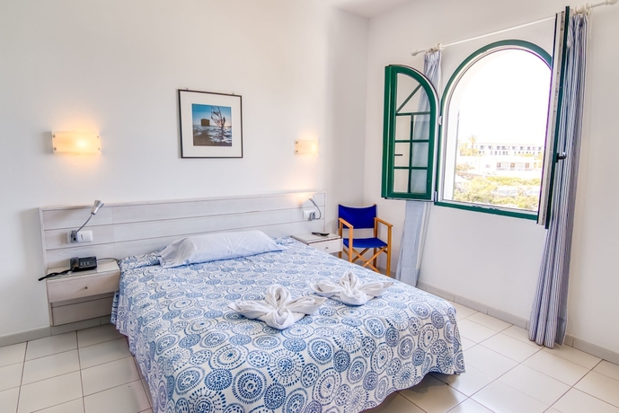 Imagen de la habitación del Hotel Bahia, Calan Bosch. Foto 11