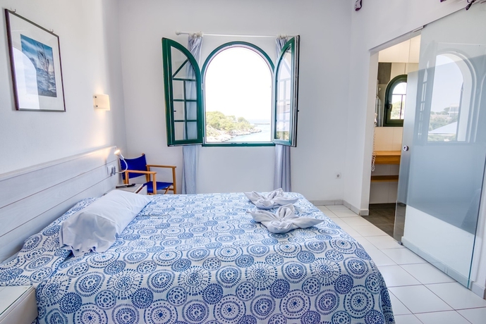 Imagen de la habitación del Hotel Bahia, Calan Bosch. Foto 12