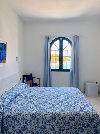 Imagen de la habitación del Hotel Bahia, Calan Bosch. Foto 13