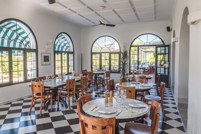 Imagen del bar/restaurante del Hotel Bahia, Calan Bosch. Foto 2