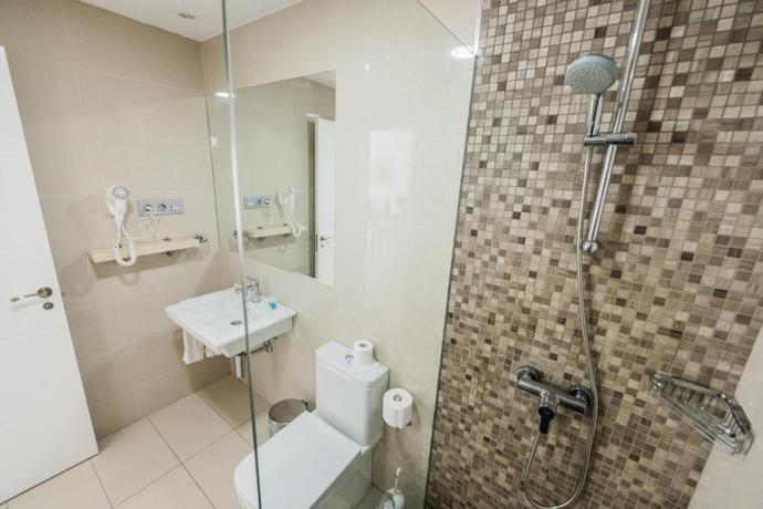 Imagen de la habitación del Hotel Bahia Calma Beach. Foto 6