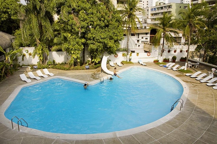 Imagen de la piscina del Hotel Bahia Cartagena. Foto 14