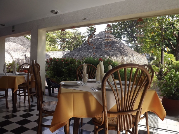 Imagen del bar/restaurante del Hotel Bahia Cartagena. Foto 1