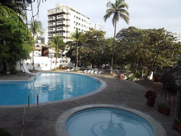 Imagen de la piscina del Hotel Bahia Cartagena. Foto 15