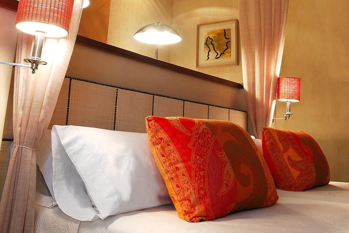 Imagen de la habitación del Hotel Bahia Del Duque. Foto 3