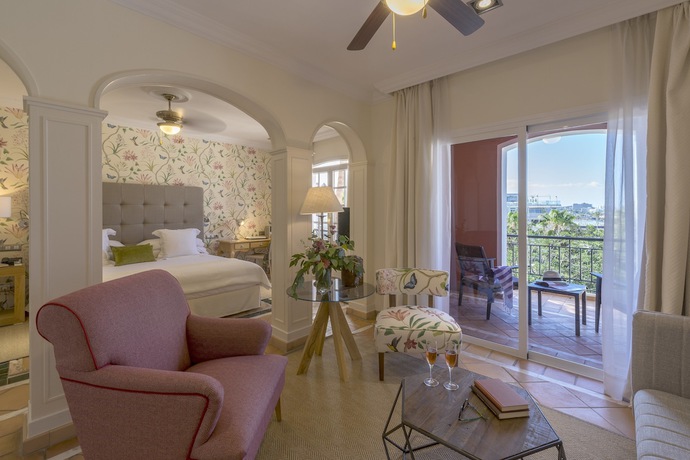 Imagen de la habitación del Hotel Bahia Del Duque. Foto 17