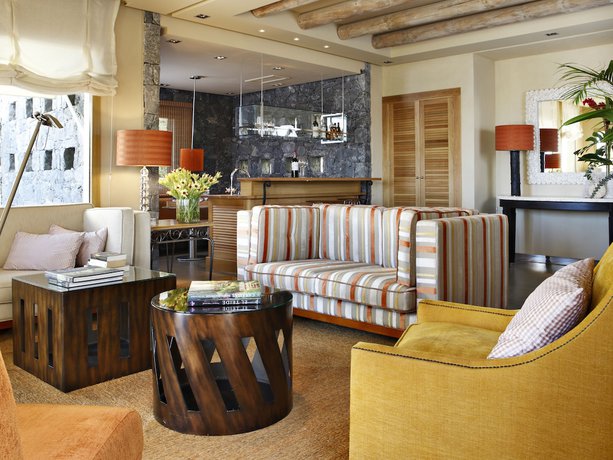 Imagen de la habitación del Hotel Bahia Del Duque. Foto 27