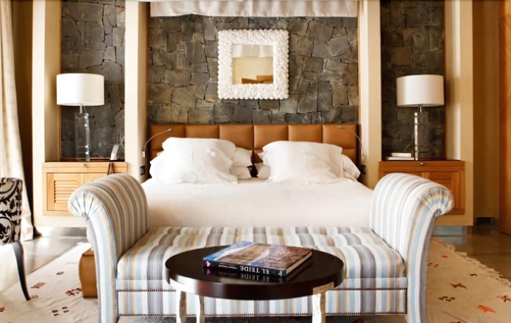 Imagen de la habitación del Hotel Bahia Del Duque. Foto 32