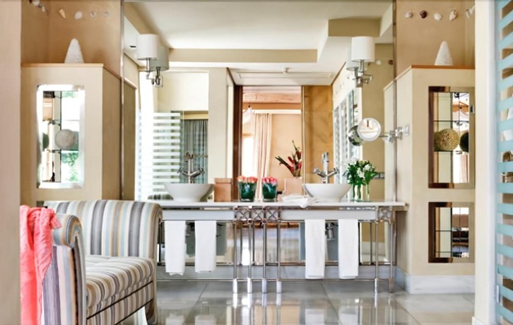 Imagen de la habitación del Hotel Bahia Del Duque. Foto 38