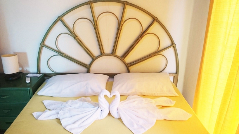 Imagen de la habitación del Hotel Bahia Del Sol, La Herradura. Foto 9