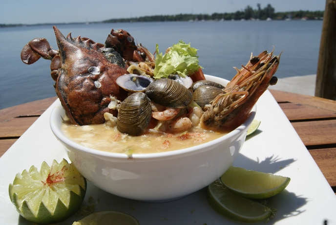 Imagen del bar/restaurante del Hotel Bahia Del Sol, La Herradura. Foto 3