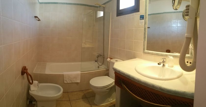 Imagen de la habitación del Hotel Bahia Formentera. Foto 7