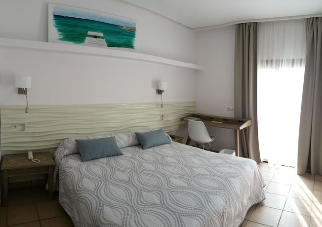 Imagen de la habitación del Hotel Bahia Formentera. Foto 8