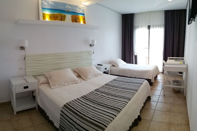 Imagen de la habitación del Hotel Bahia Formentera. Foto 9