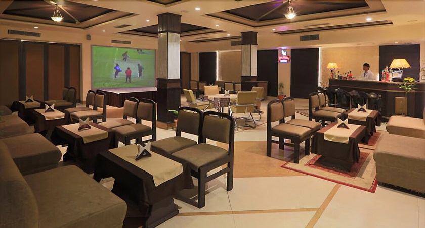 Imagen del bar/restaurante del Hotel Bahia Fort. Foto 4