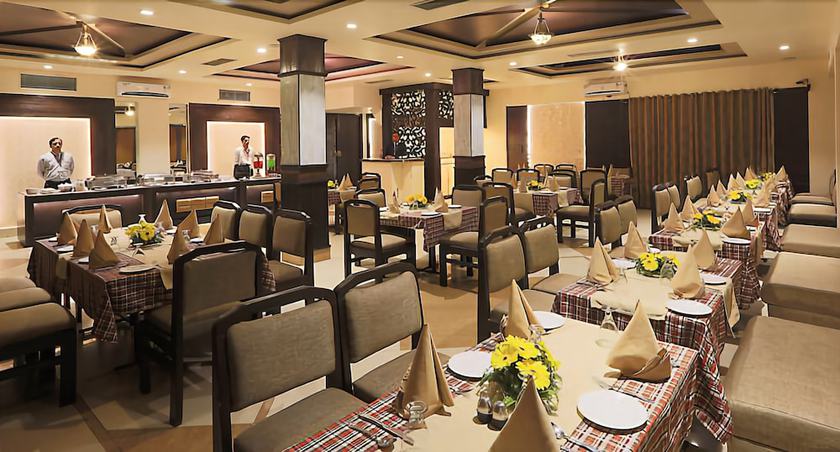 Imagen del bar/restaurante del Hotel Bahia Fort. Foto 5