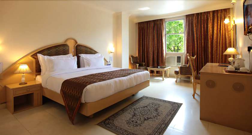 Imagen de la habitación del Hotel Bahia Fort. Foto 10