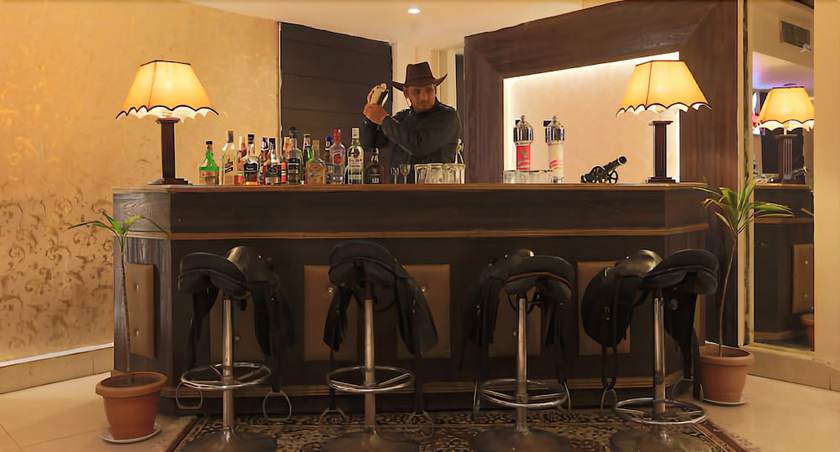 Imagen del bar/restaurante del Hotel Bahia Fort. Foto 7