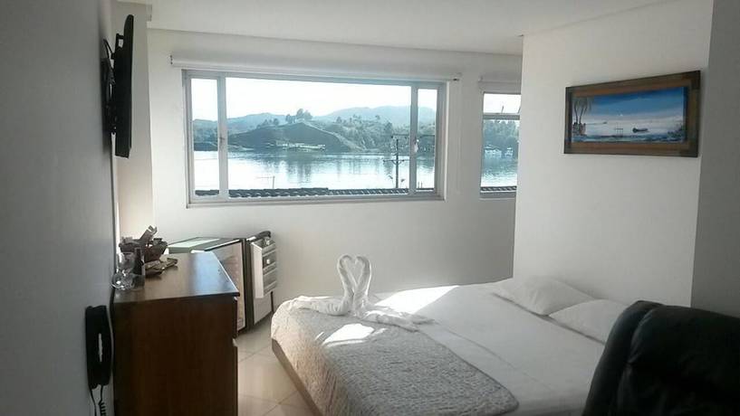 Imagen de la habitación del Hotel Bahia Guatape. Foto 14
