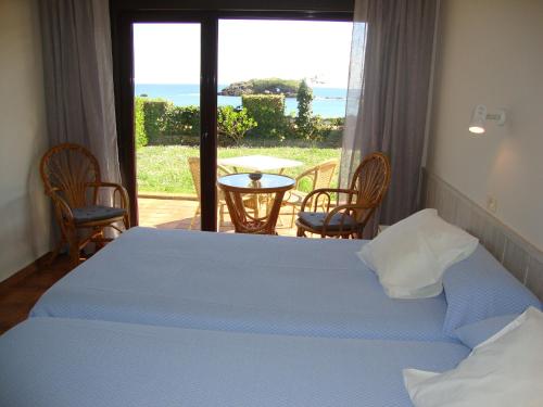 Imagen de la habitación del Hotel Bahia, La Isla. Foto 8