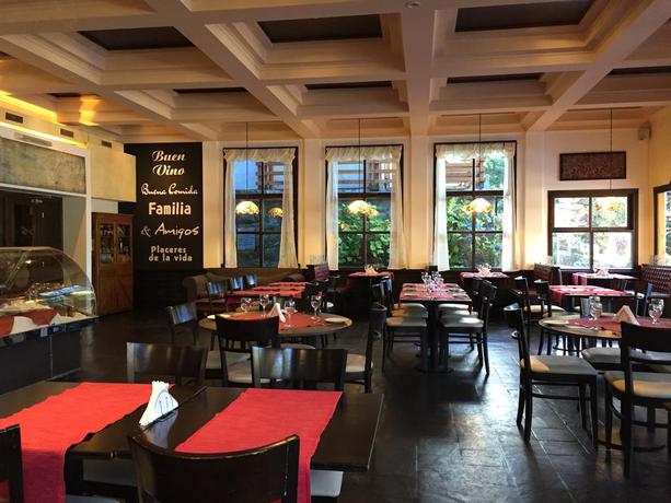 Imagen del bar/restaurante del Hotel Bahia Manzano Resort. Foto 2