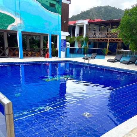 Imagen de la piscina del Hotel Bahia Pinorroa. Foto 19