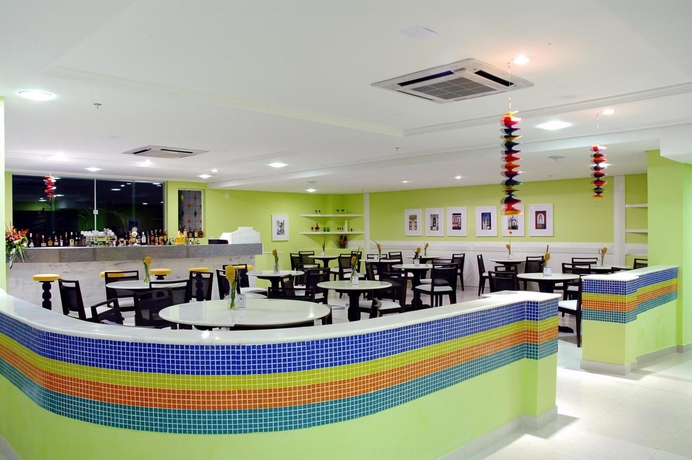 Imagen del bar/restaurante del Hotel Bahia Plaza. Foto 2