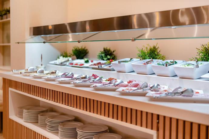 Imagen del bar/restaurante del Hotel Bahia Pollensa. Foto 2