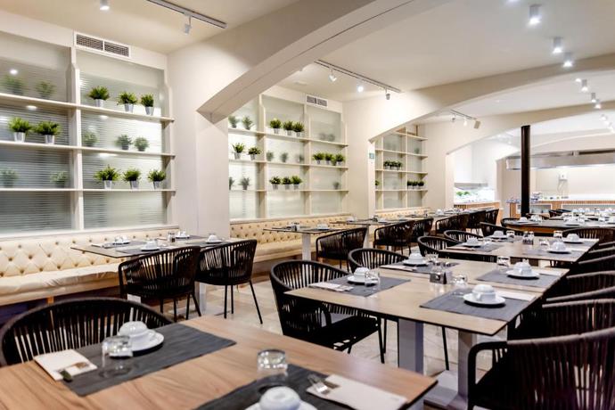 Imagen del bar/restaurante del Hotel Bahia Pollensa. Foto 3