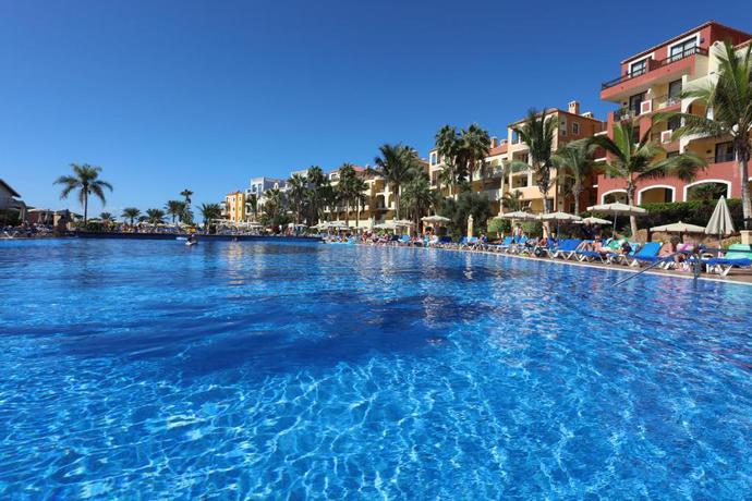 Imagen de la piscina del Hotel Bahia Principe Explore Costa Adeje - Hyatt Inclusive Collection. Foto 12