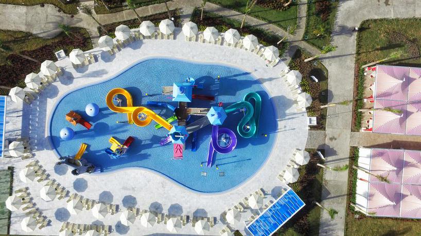 Imagen de la piscina del Hotel Bahia Principe Fantasia Punta Cana - All Inclusive. Foto 16