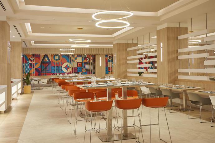 Imagen del bar/restaurante del Hotel Bahia Principe Fantasia Tenerife - All Inclusive. Foto 11