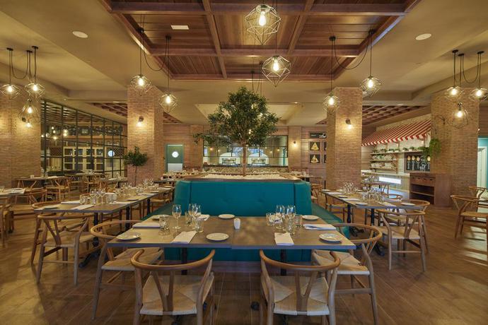 Imagen del bar/restaurante del Hotel Bahia Principe Fantasia Tenerife - All Inclusive. Foto 14