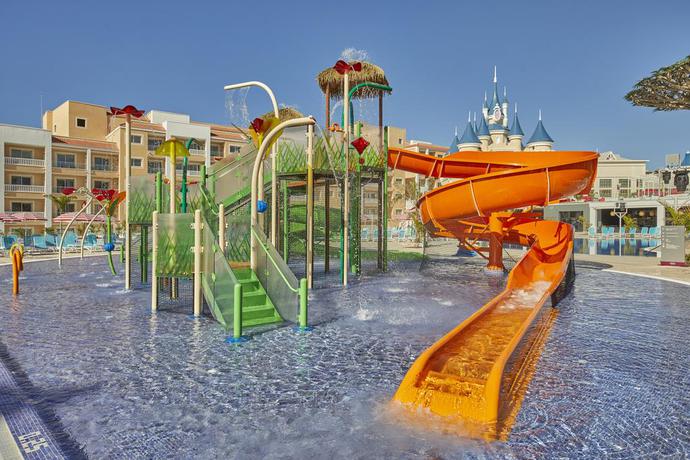 Imagen de la piscina del Hotel Bahia Principe Fantasia Tenerife - All Inclusive. Foto 19