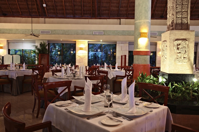 Imagen del bar/restaurante del Hotel Bahia Principe Grand Coba - All Inclusive. Foto 5