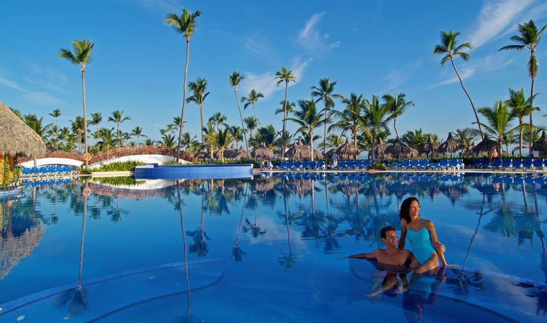 Imagen de la piscina del Hotel Bahia Principe Grand Punta Cana - All Inclusive. Foto 16