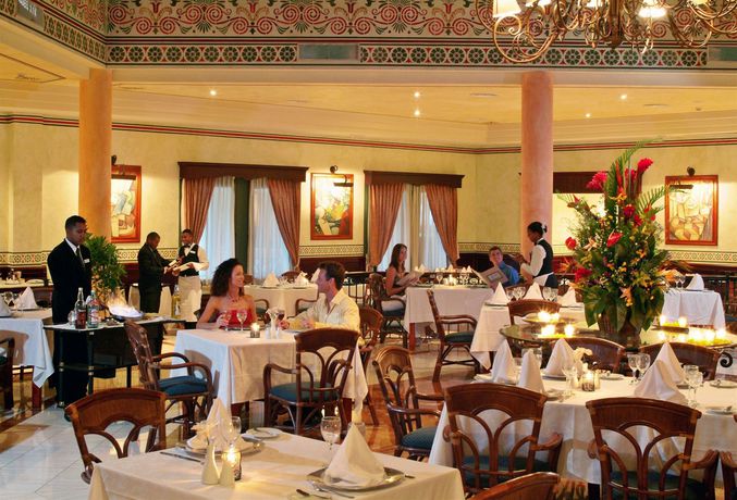 Imagen del bar/restaurante del Hotel Bahia Principe Grand Punta Cana - All Inclusive. Foto 3