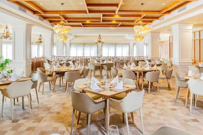 Imagen del bar/restaurante del Hotel Bahia Principe Grand Punta Cana - All Inclusive. Foto 6