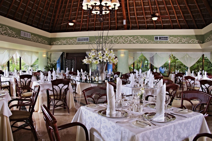 Imagen del bar/restaurante del Hotel Bahia Principe Grand Tulum - All Inclusive. Foto 2