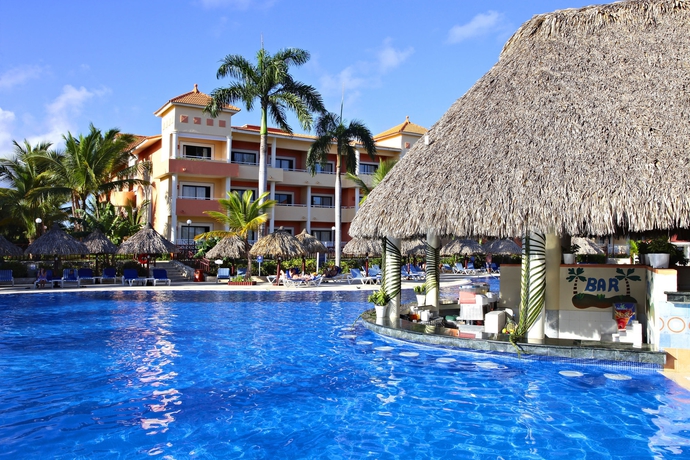 Imagen de la piscina del Hotel Bahia Principe Grand Turquesa - All Inclusive. Foto 15