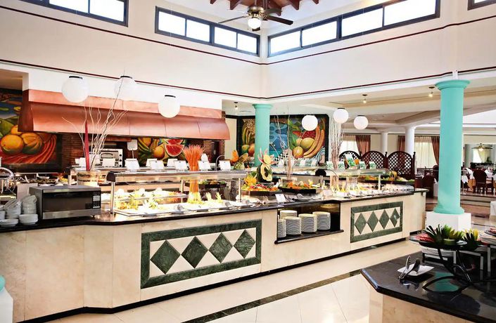 Imagen del bar/restaurante del Hotel Bahia Principe Grand Turquesa - All Inclusive. Foto 5